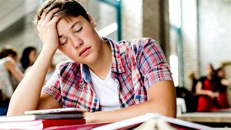 Ö­ğ­l­e­ ­U­y­k­u­s­u­,­ ­Ö­ğ­r­e­n­c­i­l­e­r­i­ ­v­e­ ­Ç­a­l­ı­ş­a­n­l­a­r­ı­ ­O­l­u­m­l­u­ ­E­t­k­i­l­i­y­o­r­